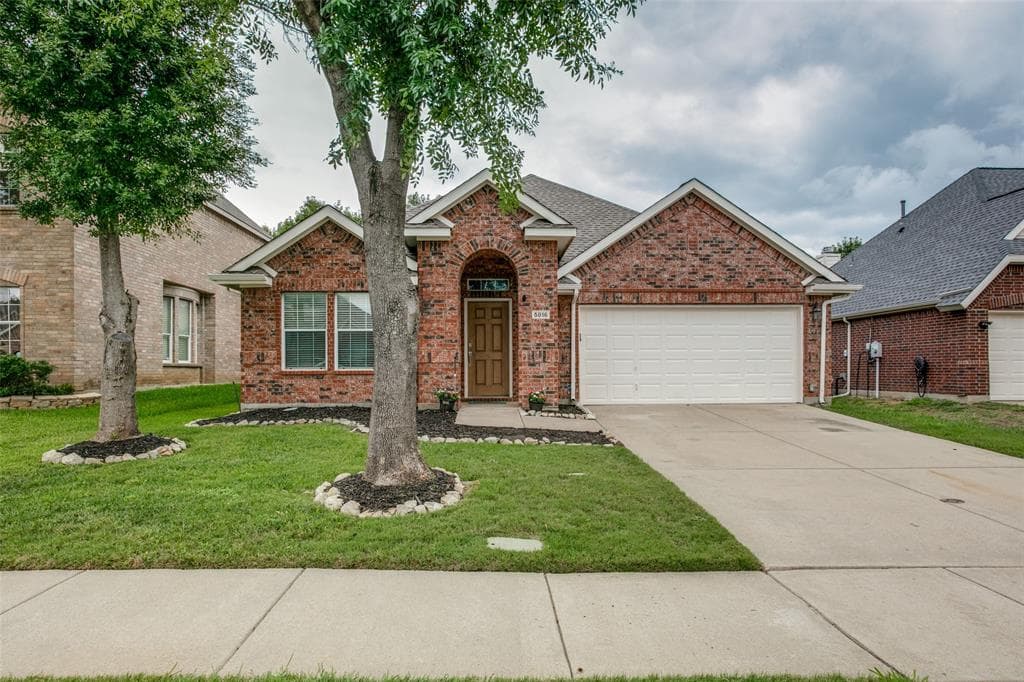 5816 Meadowglen Dr
