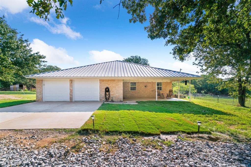 781 County Road 1749