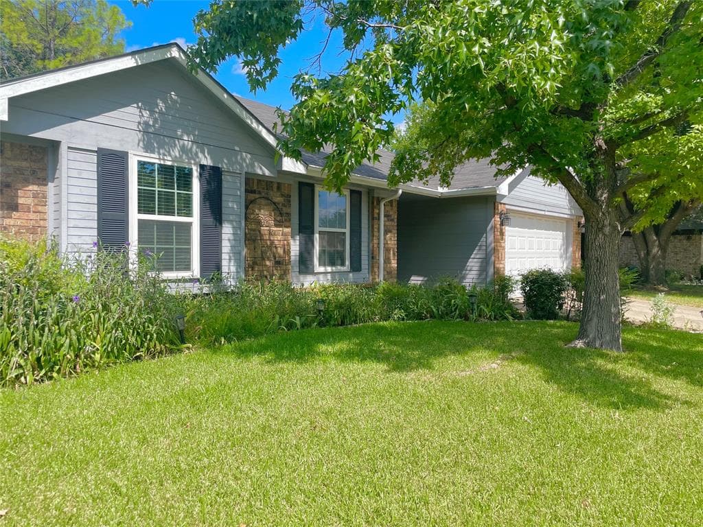 3008 Country Creek Ln