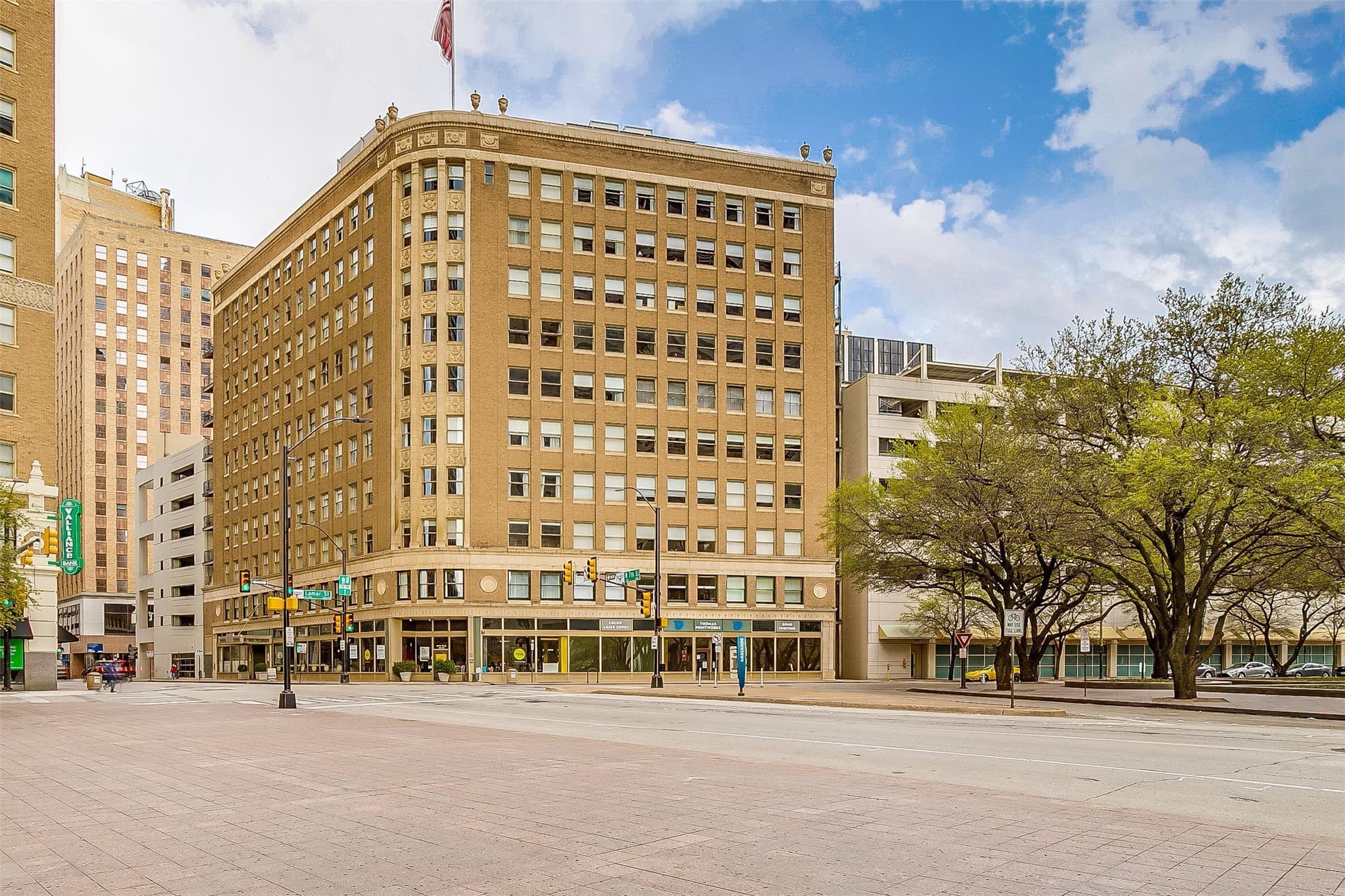 411 W 7th St Apt 806