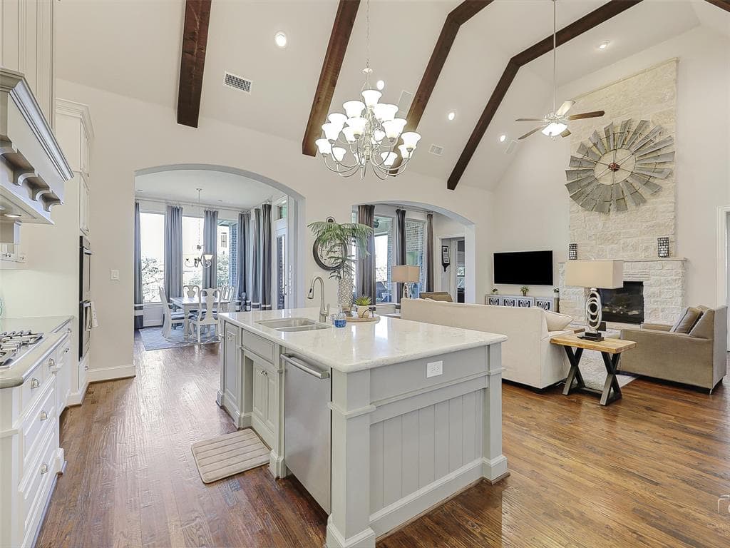 3309 Lochside