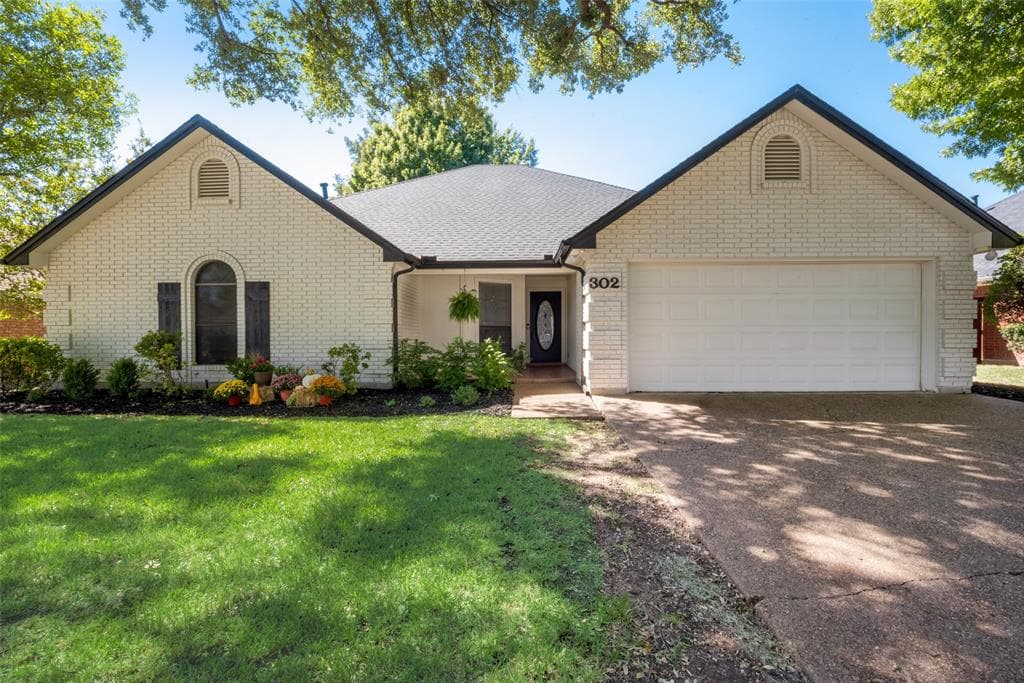 302 Eastwood Dr