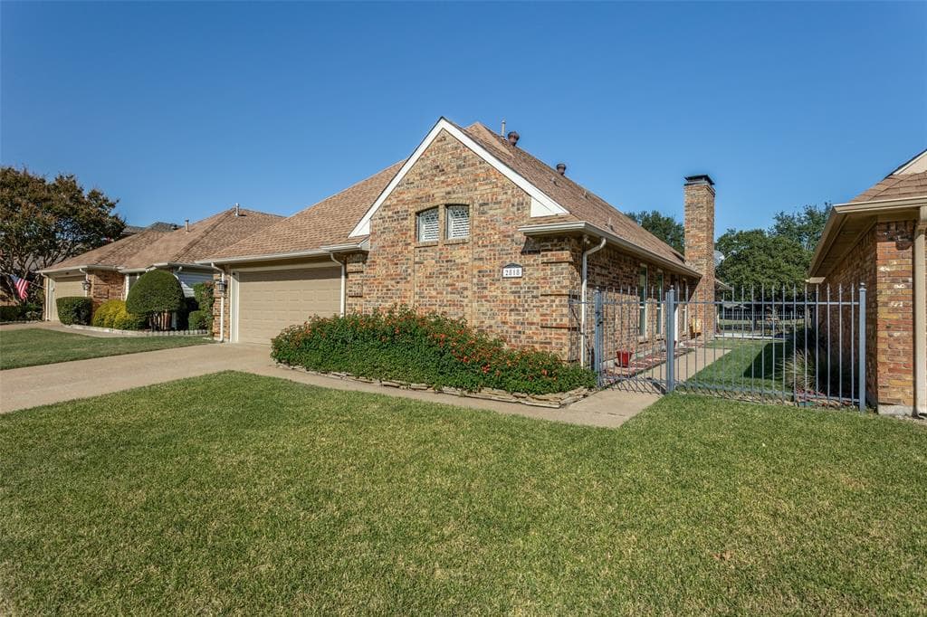 2818 Laurel Oaks Dr