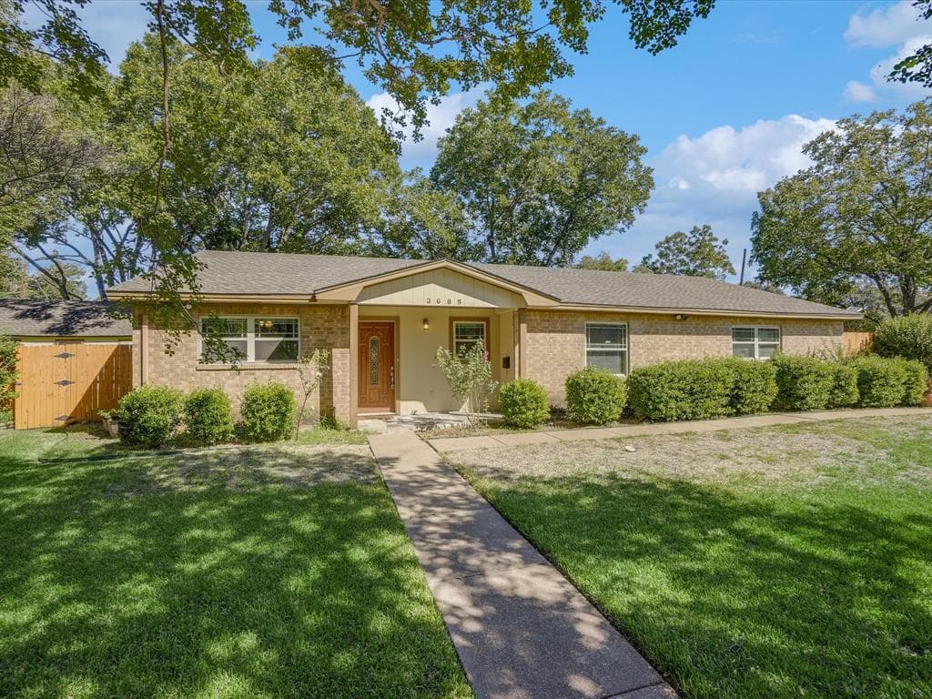 3685 Ingleside Dr