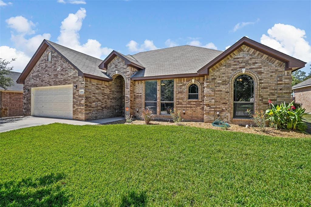816 Andi Way