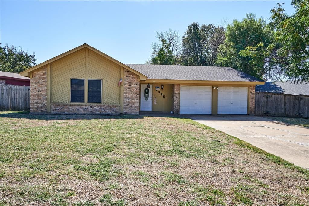1025 Fox River Ln