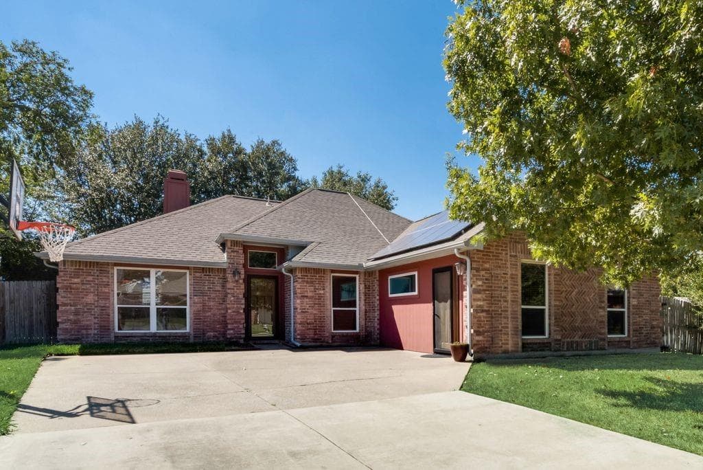 6712 Olivewood Dr