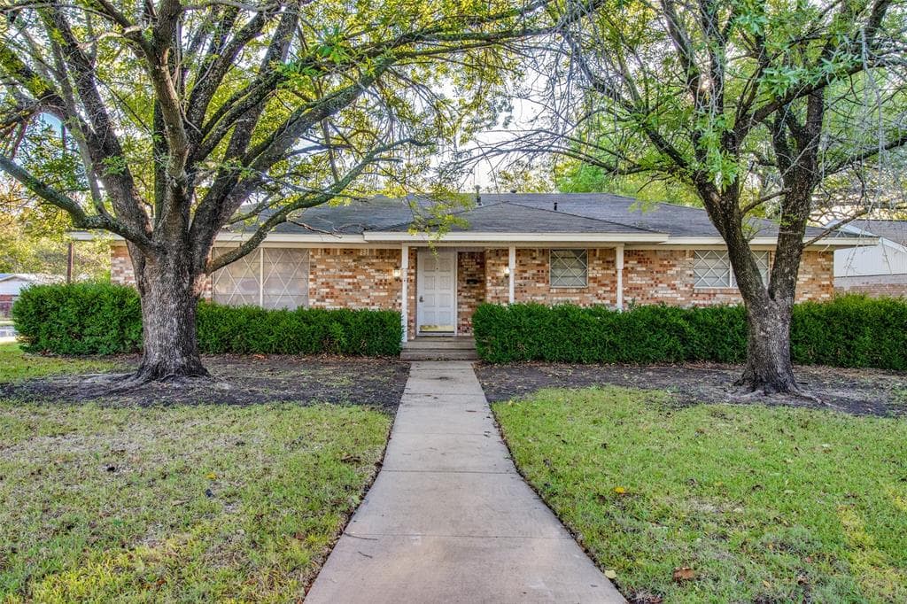 801 Holiday Dr