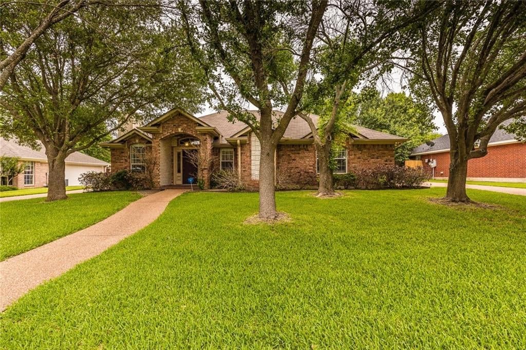 808 Eagles Nest Dr