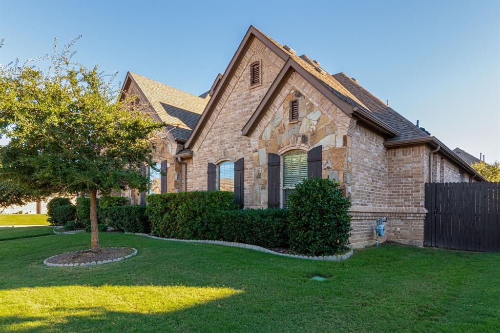 9020 Glendara Dr