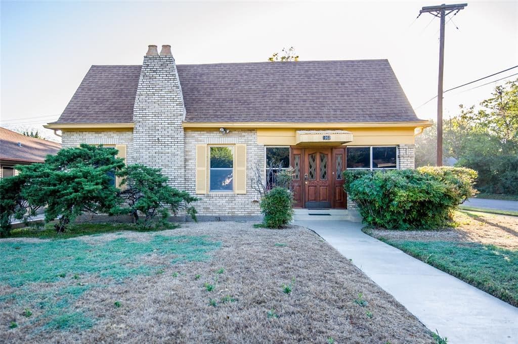 1002 Woodlawn Ave