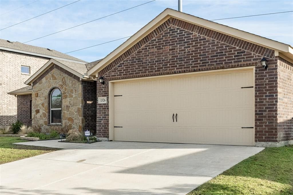 1326 Highpoint Cir