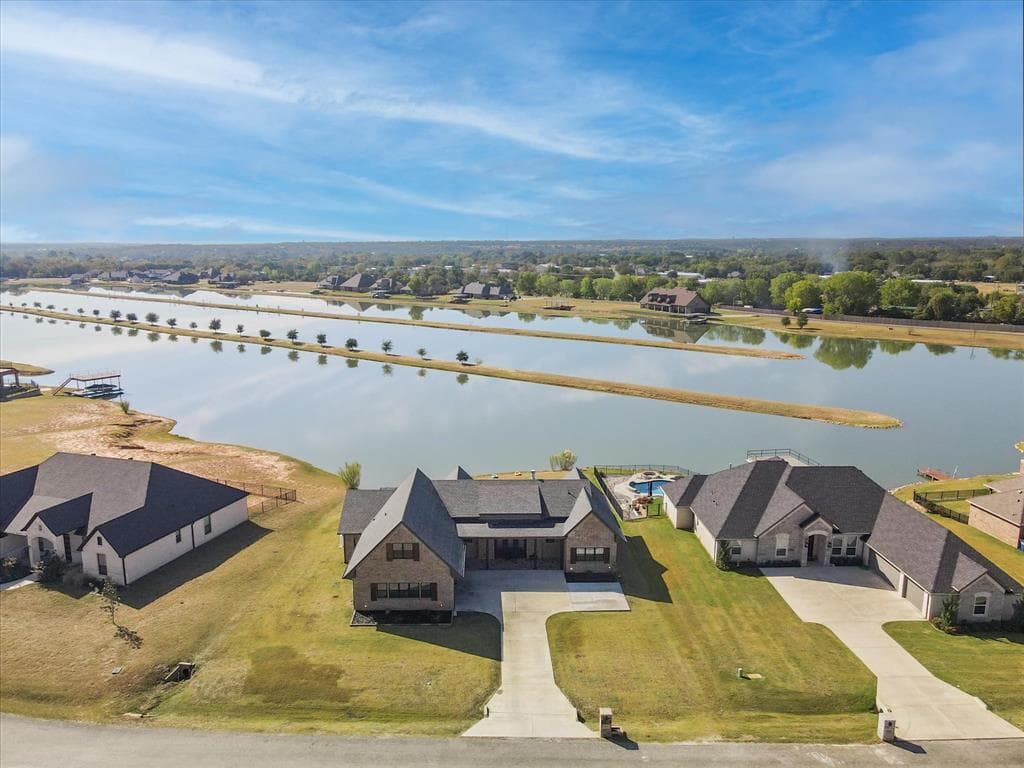 4016 Upper Lake Cir