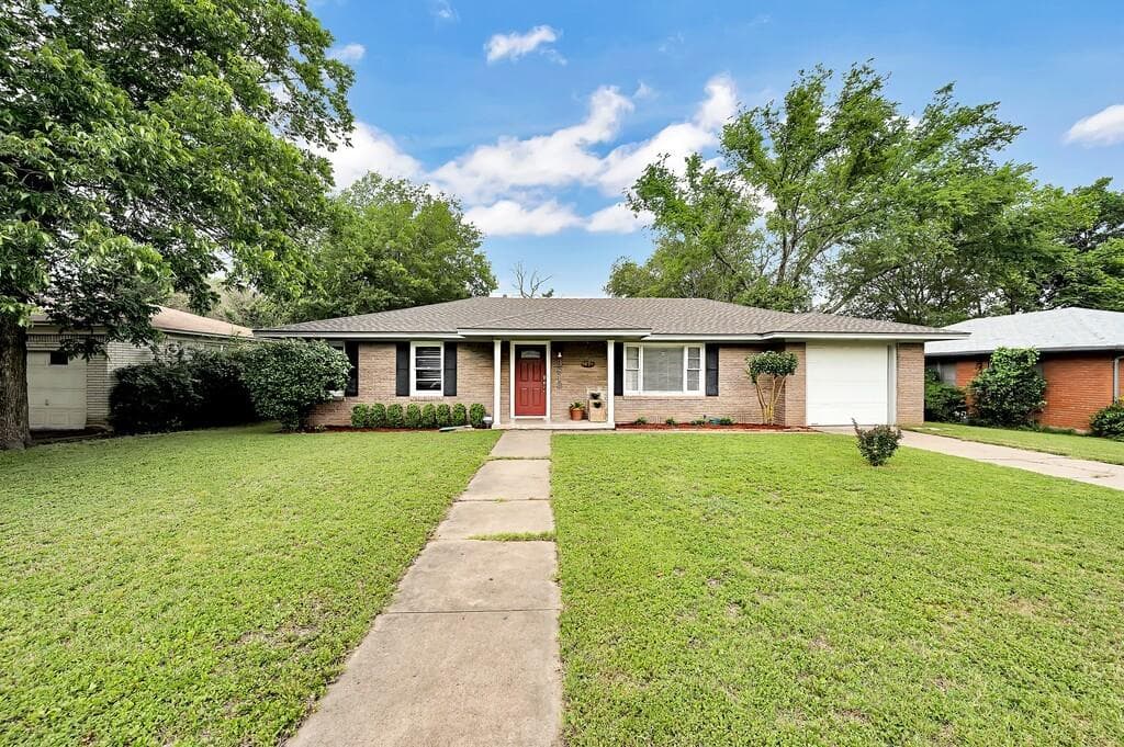 3813 Cobbs Dr