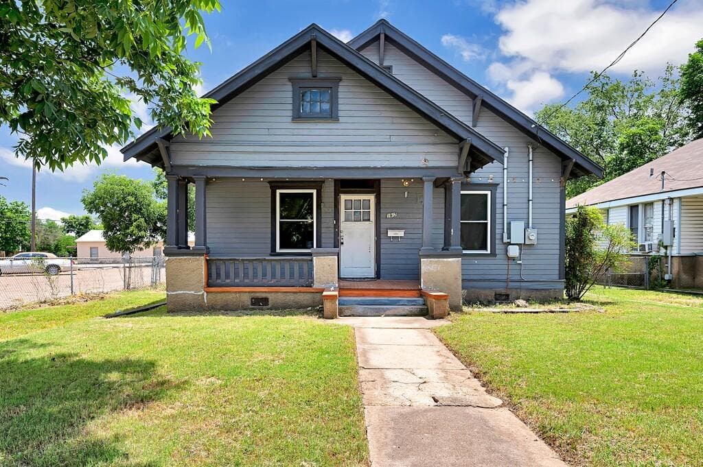 1912 Lyle Ave