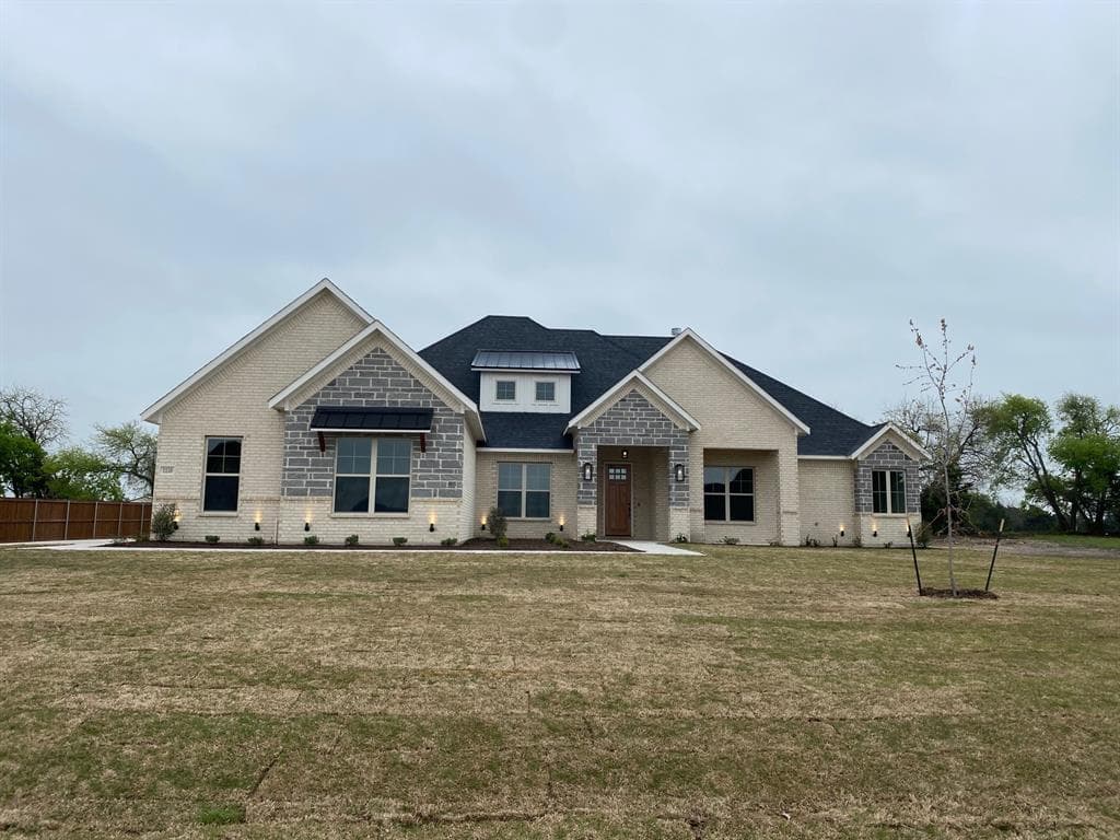 1110 Hayfield Dr