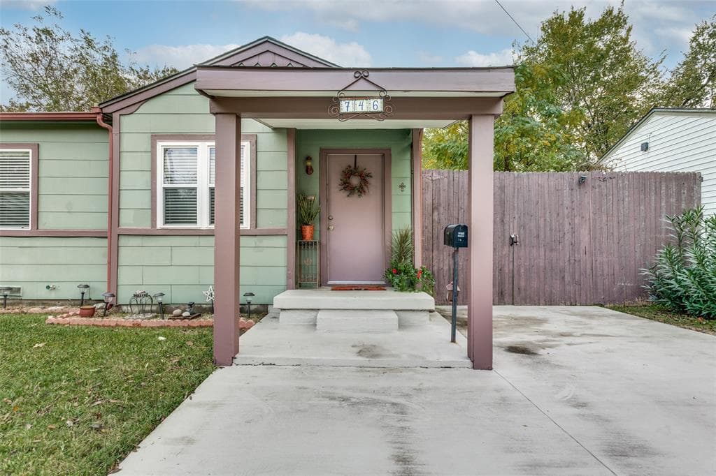 746 Pecan Dr
