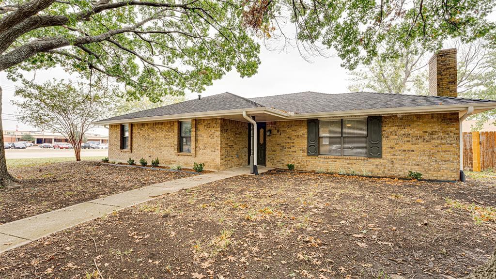101 Hacienda Dr