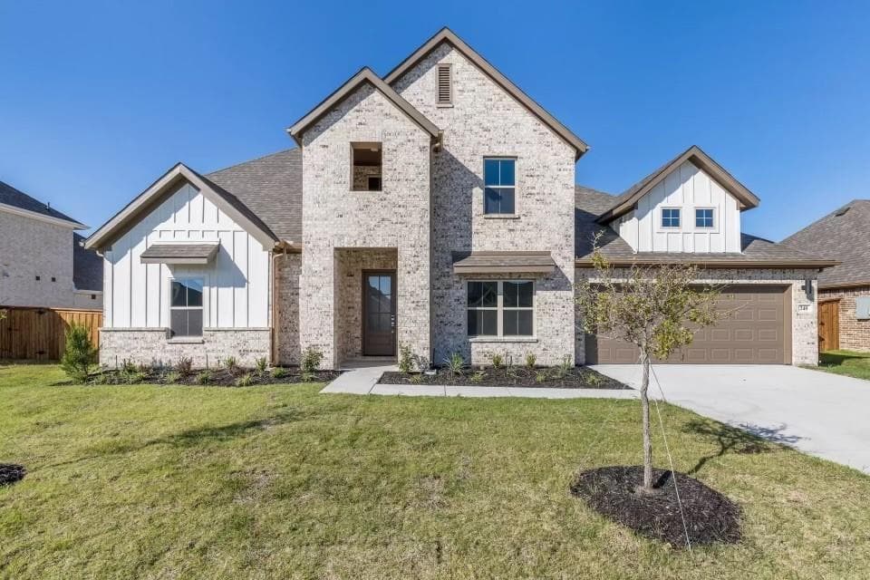 240 Frio Dr