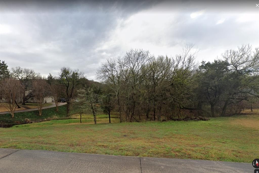 2210 Southern Oaks Dr