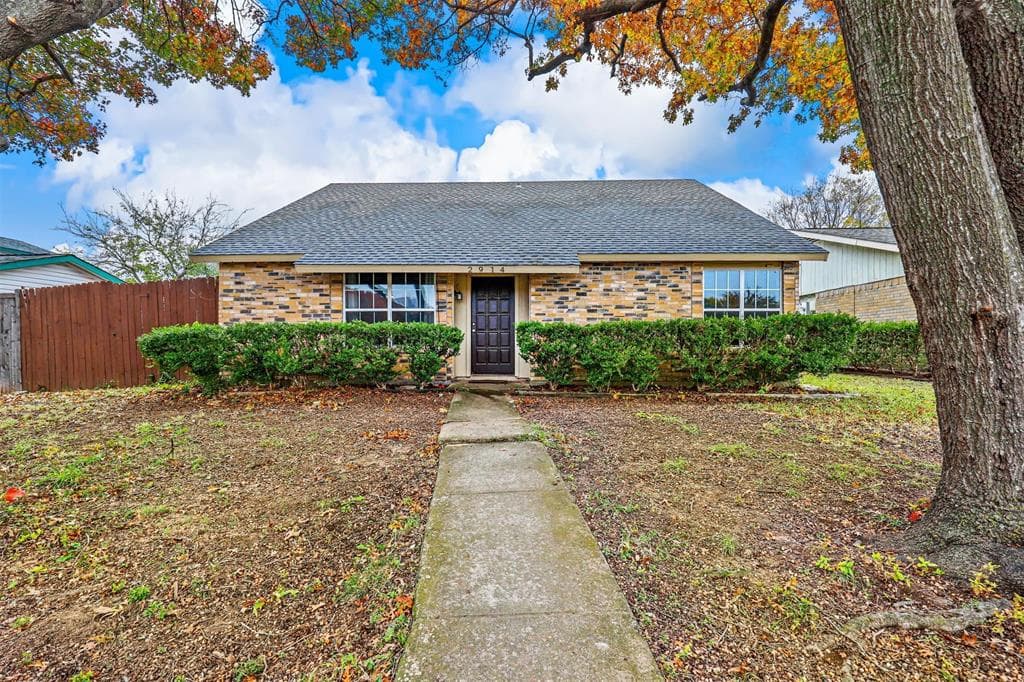 2914 Carnaby Ln