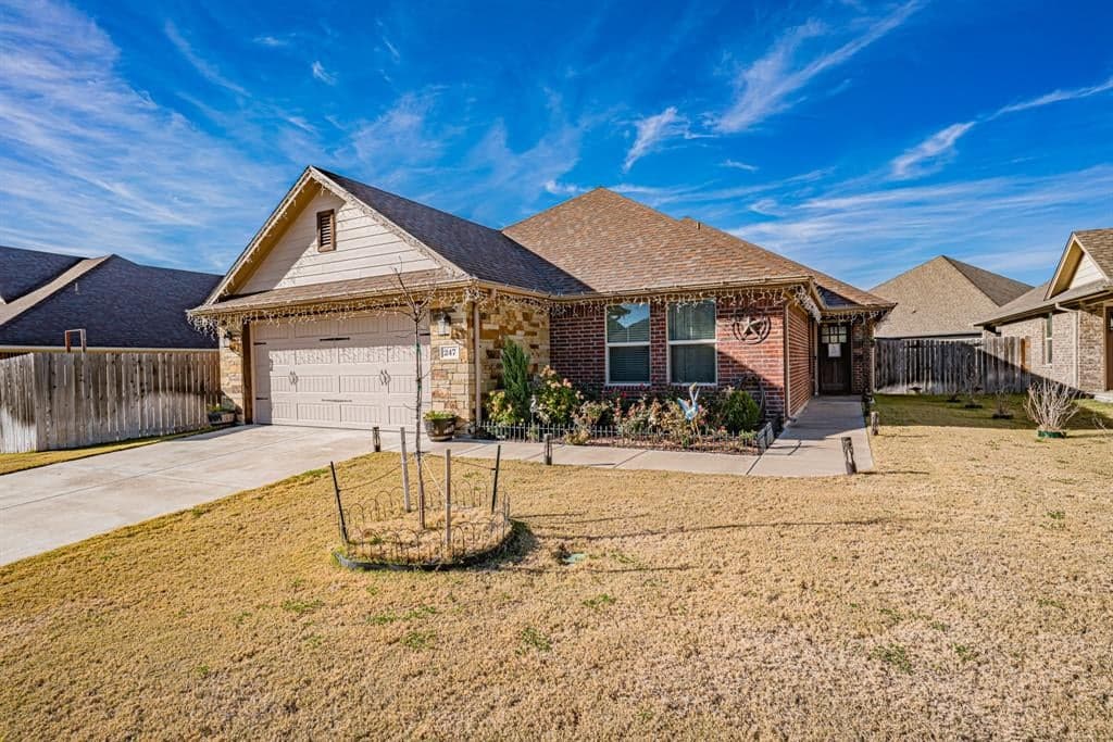 247 Jacinth Ln