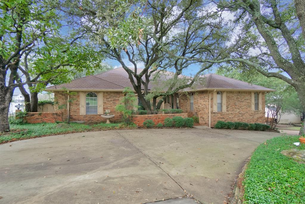 123 Yacht Club Dr