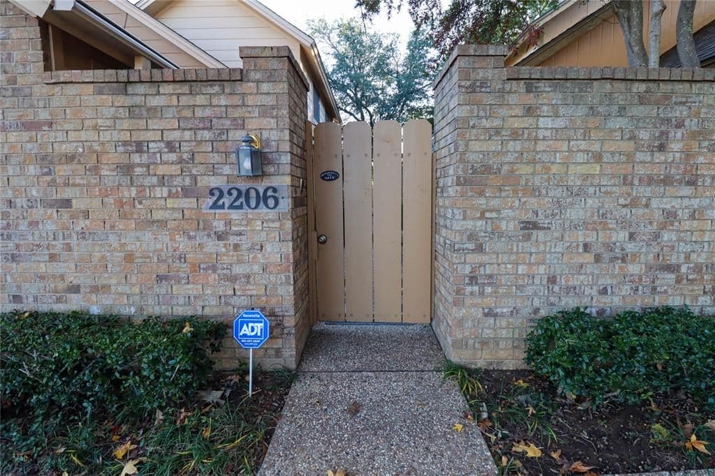 2206 Green Gate Dr
