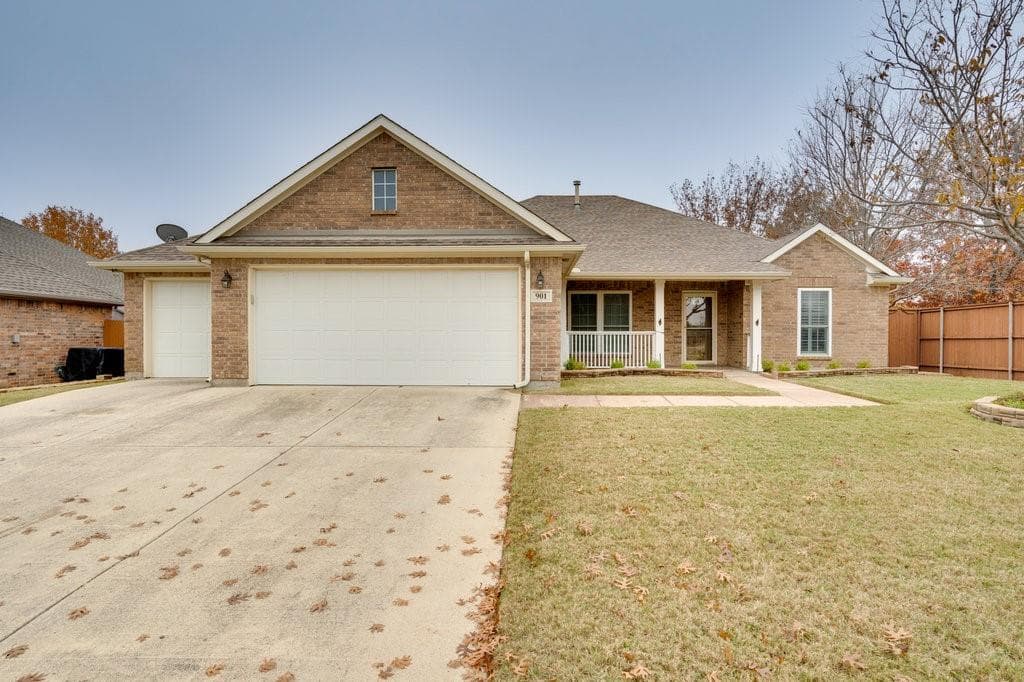 901 Hemlock Trl