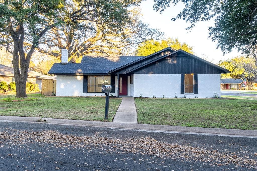 813 Imperial Ln