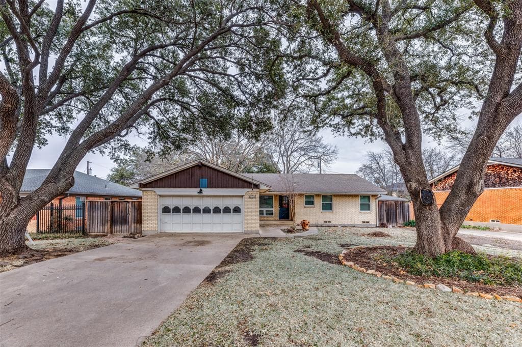 728 Devonshire Dr