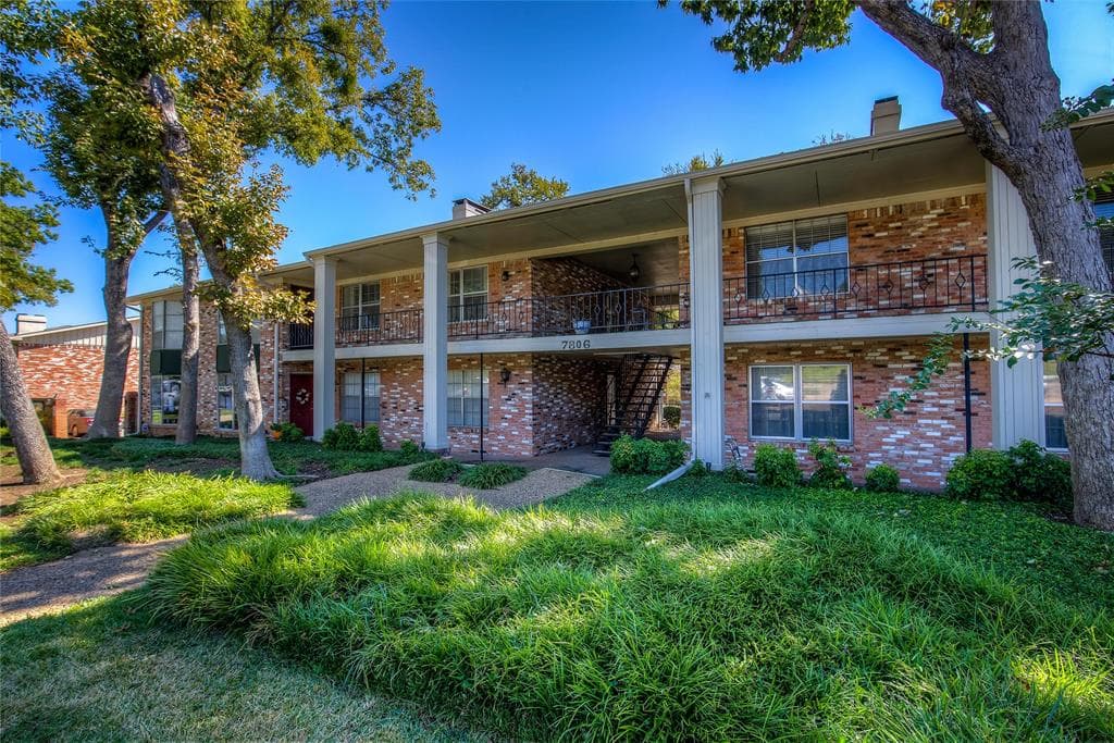 7806 Royal Ln Apt 216