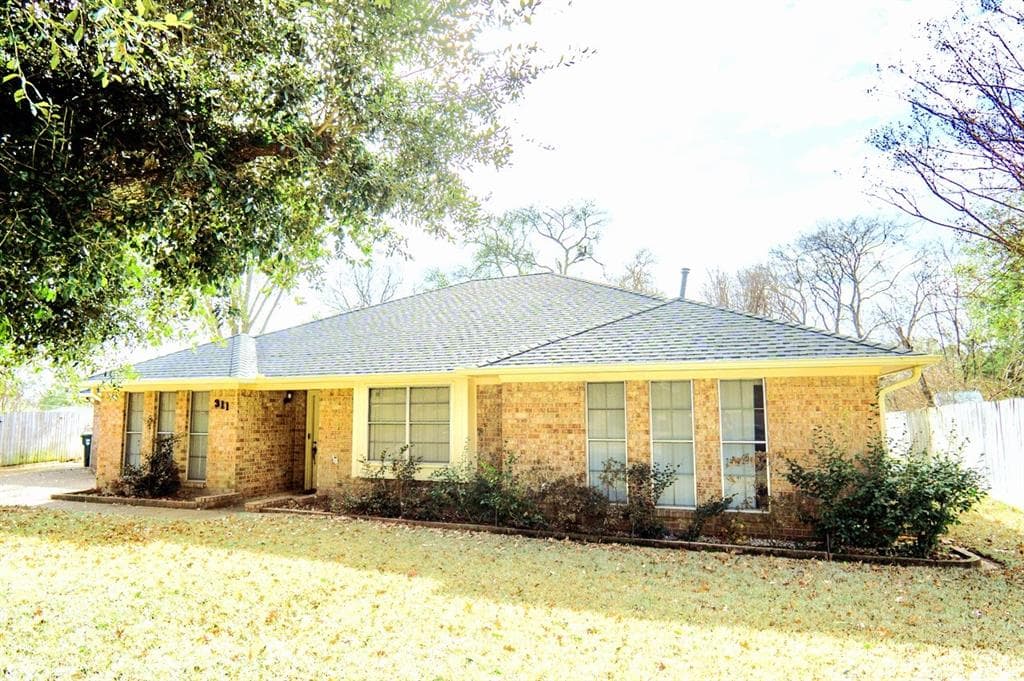 311 Amesbury Cir