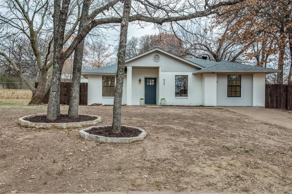 833 Red Oak Ct