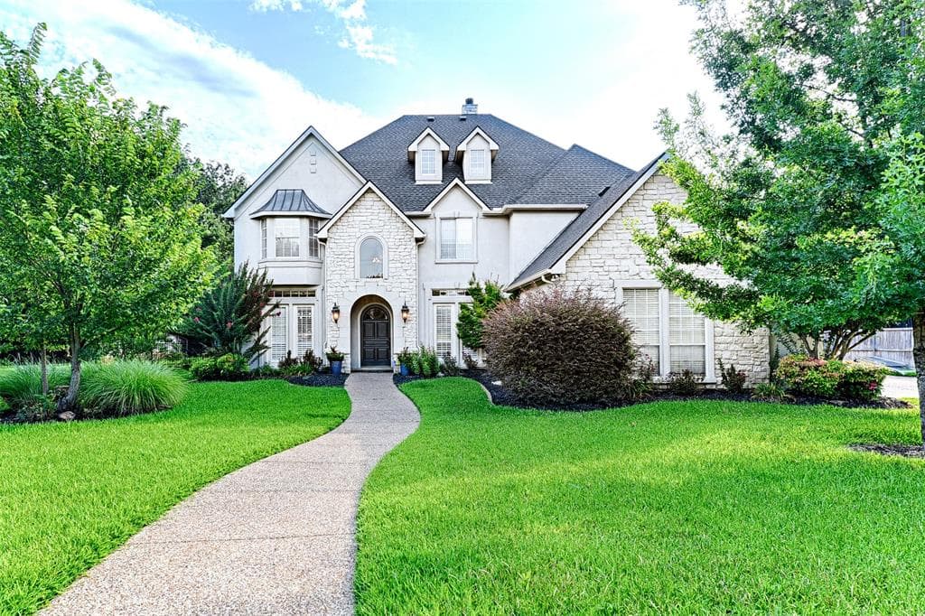 1307 Village Green Dr