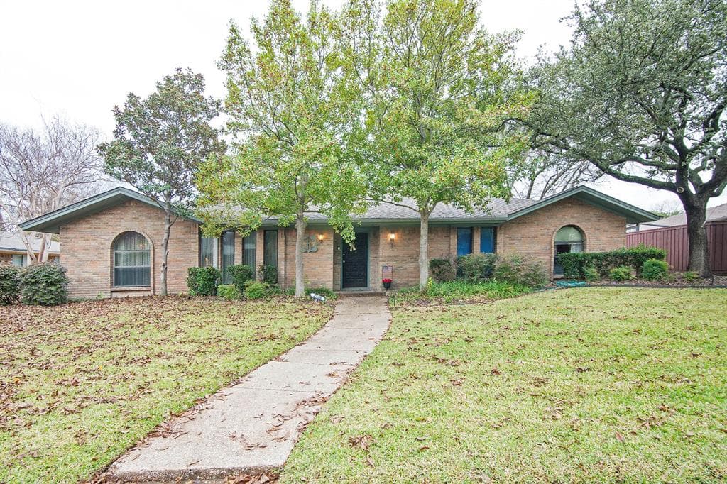 2520 Walnut Ln