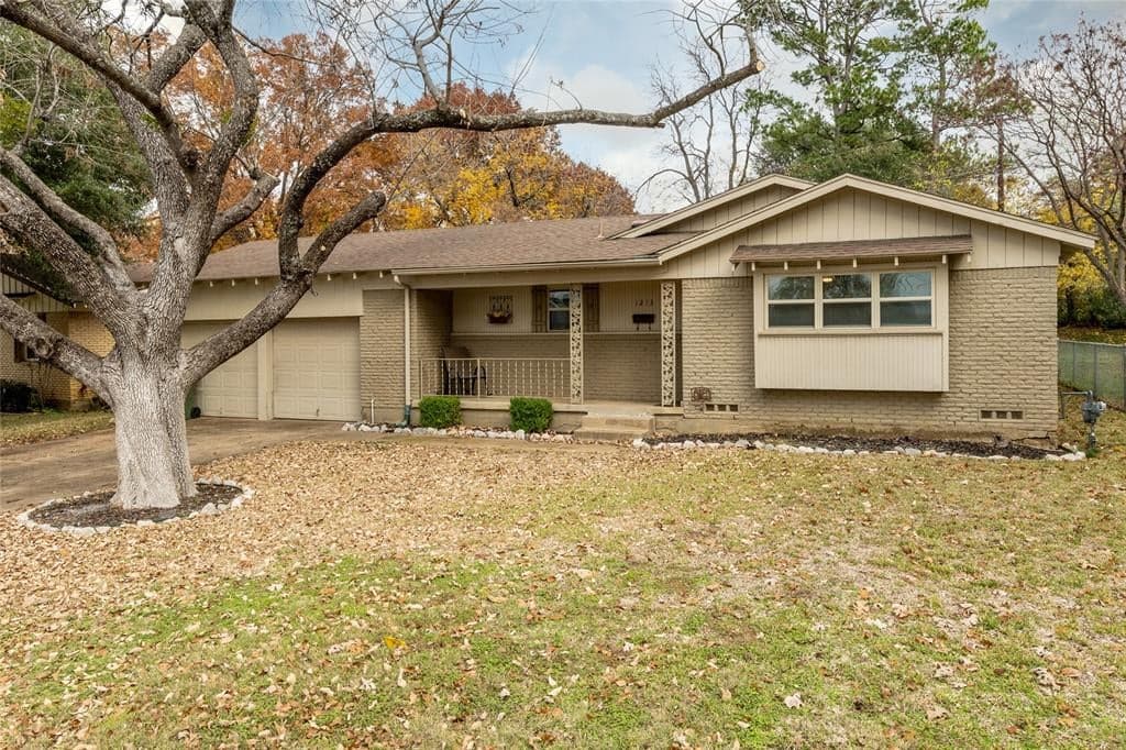 1213 Waggoner Dr