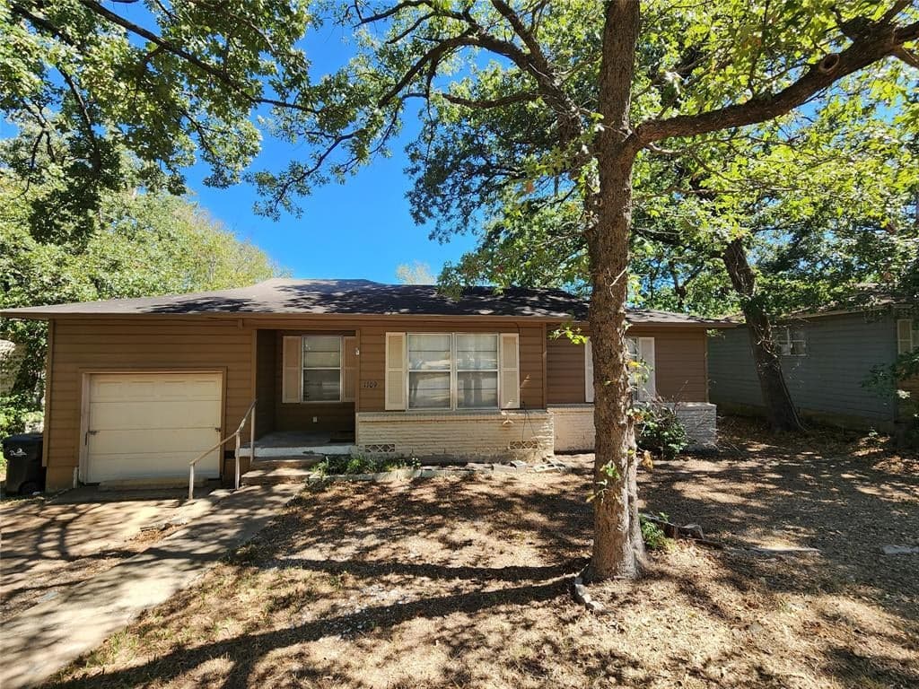 1109 Oak Ridge Dr