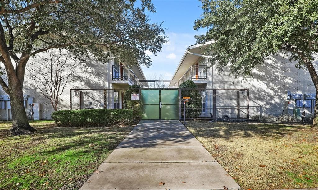4616 W Lovers Ln Apt 214