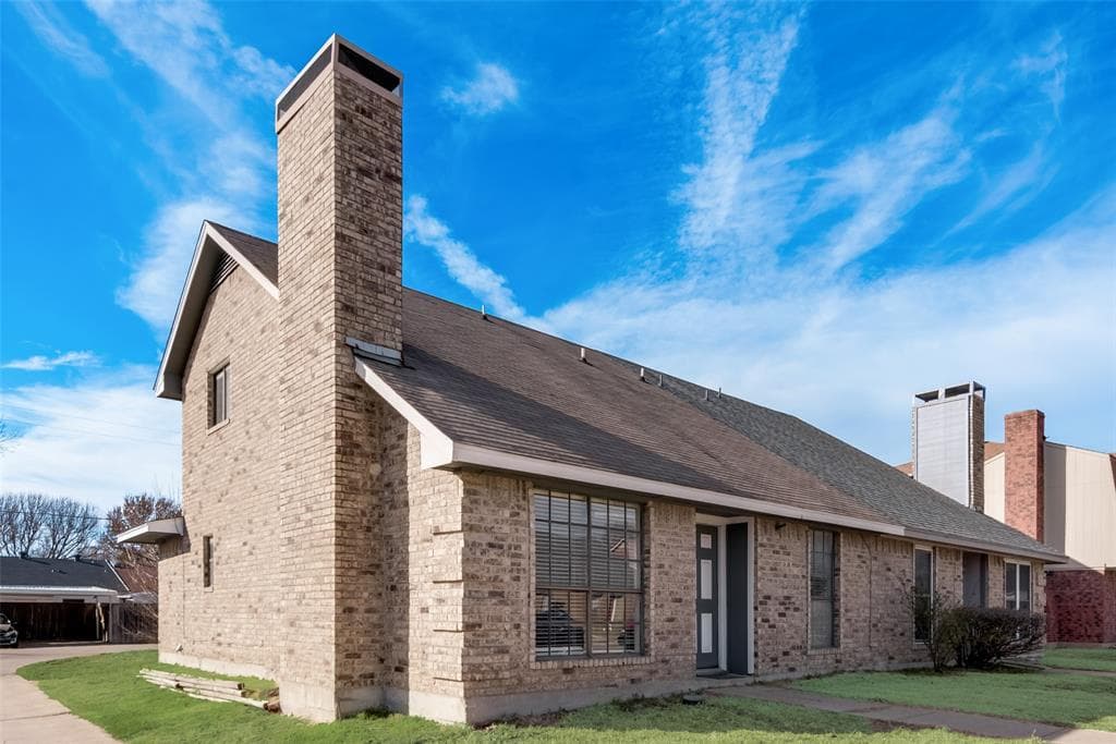 2403 Meadow Ln