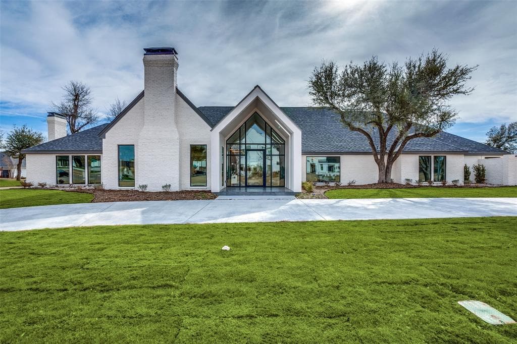 5612 Ursula Ln