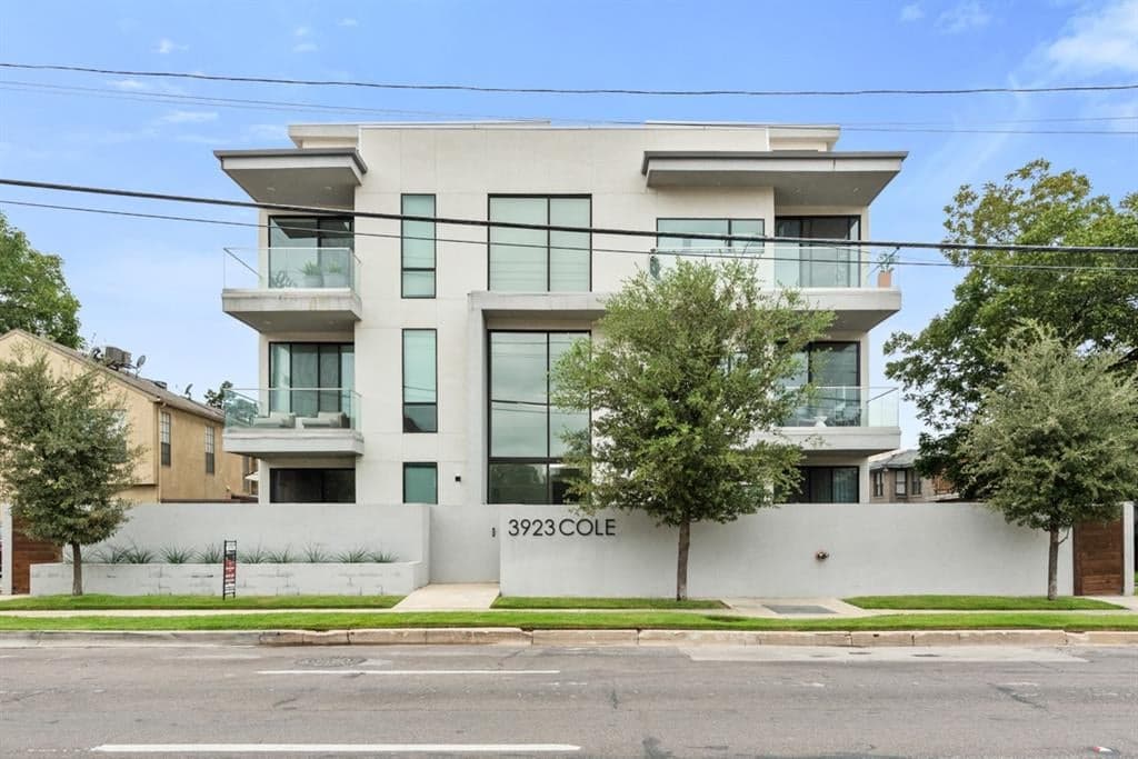 3923 Cole Ave Apt 203