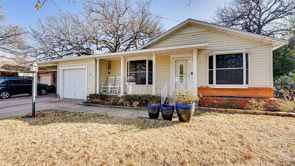 228 Arthur Dr