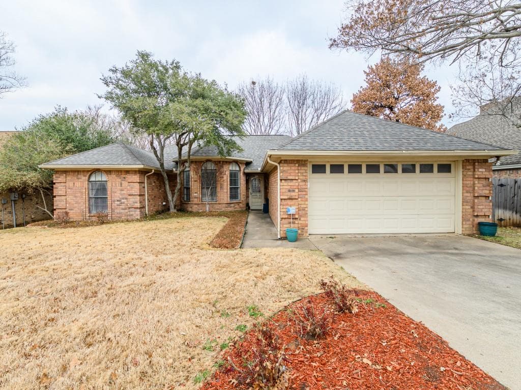 1605 Saxon Dr