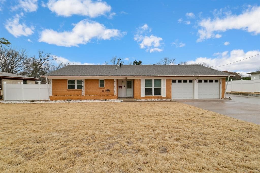 852 Henslee Dr