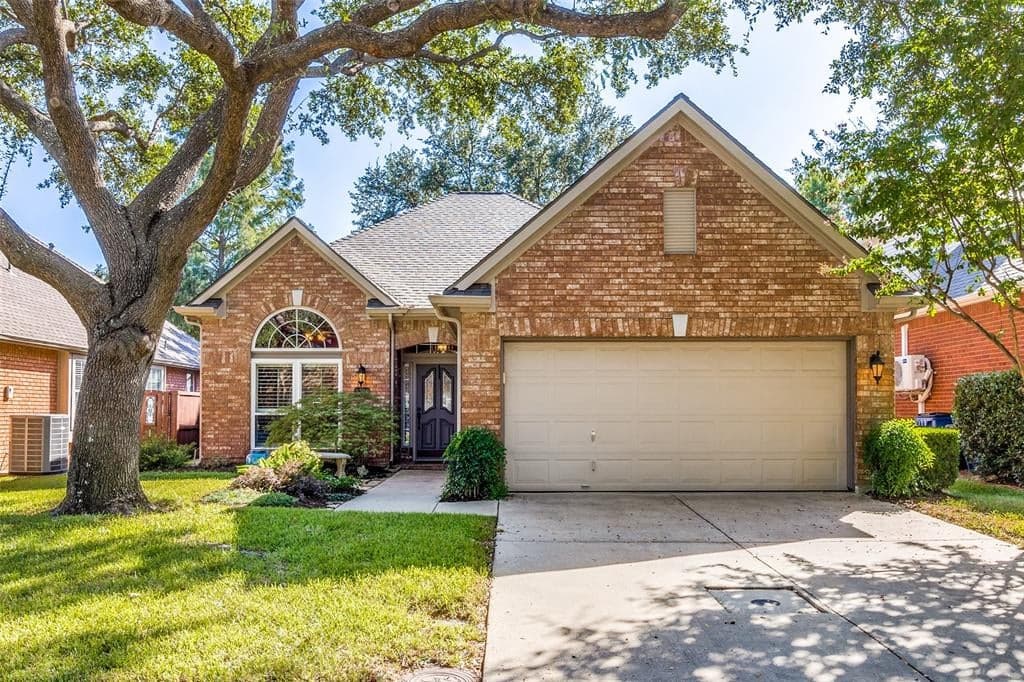 3776 Waterside Ct