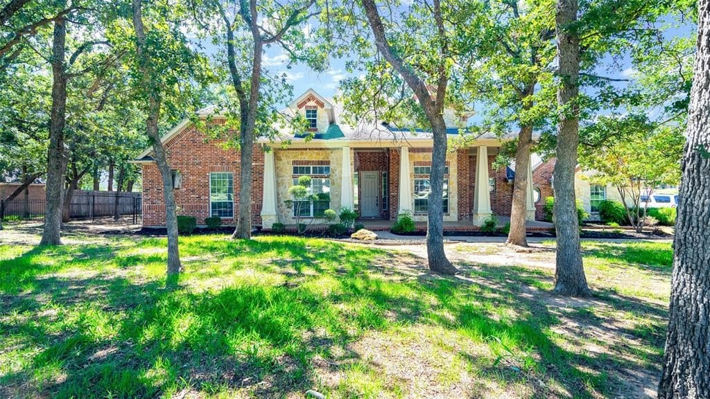 7600 Wooded Acres Trl