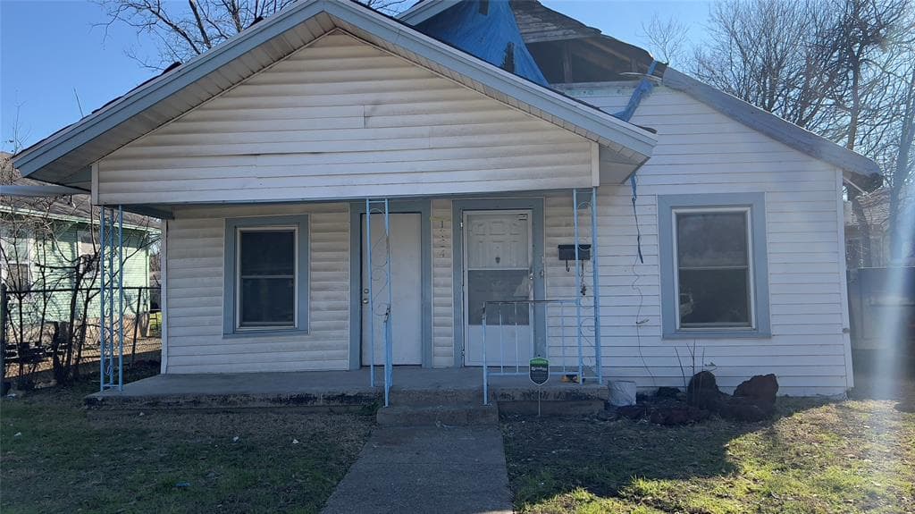 1324 E Davis Ave