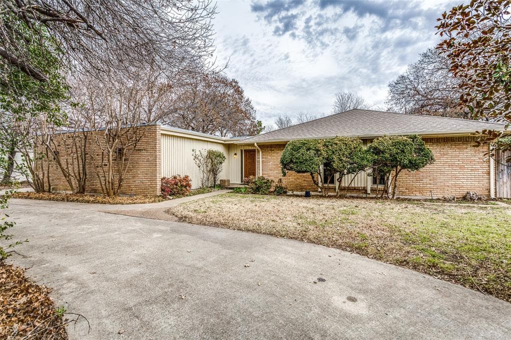 918 N Cedar Ridge Dr