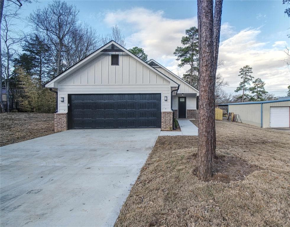 10202 Crestview Dr